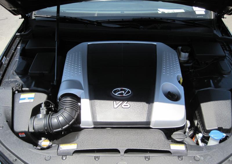 Replacement Air Filter - K&N 2009-11 Hyundai Genesis Sedan V6 3.8L - Discontinued